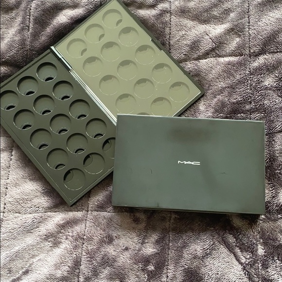 M.A.C. Cosmetics Small 30 Eyeshadow Cases NWOT - Picture 1 of 3